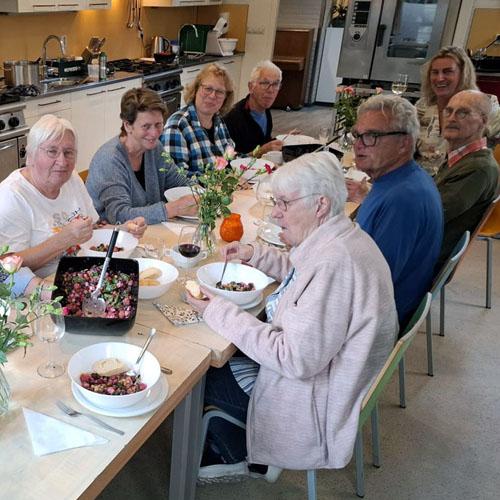 Regenboogouderen: samen koken, samen eten